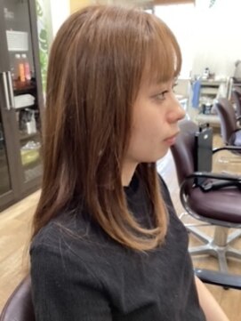 ヘアスペースシャイン ミディアムレイヤースタイル