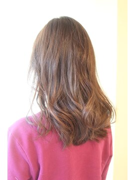 レウナ 外苑前(Reuna) 【３０代・４０代・５０代】大人の女性に人気のセミロング