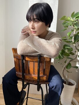 ケイリー(KAYLEE) 【KAYLEE STYLE】大人暗髪ショート