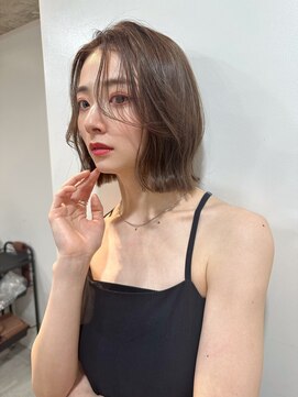 アイトーキョーエス 渋谷(AI TOKYO S) 斜めバング/シルキーベージュ/ブラントカット[渋谷駅]