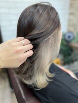 アトリエナガノ(atelier nagano)&nbsp;ニュアンスカラー/センターパート/ツヤ髪スタイル/ブルージュ