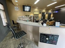 カザマの雰囲気（理容室ならではのシェービング・眉カットなどメニュー多数！）