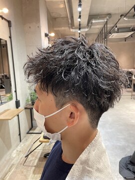 アクシー ヘアーアンドメイク(AXY HAIR&MAKE) スパイラルカルマパーマアップバングアッシュブラック刈り上げ