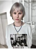 2トーンシルバーアッシュシャギーレイヤーカットボブ