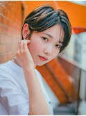 ナチュラルショートで大人女性