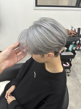 リアンリリィ バイ エイル トウキョウ(Lian lily by Eir Tokyo) シルバー/ホワイトカラー/ハイトーン/メンズカット/ブリーチ