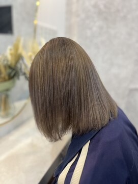 ラビス(Lovis) 黒髪カタログ/ボブルフ/ネビージュ/小顔に見せるヘア/ワンレン