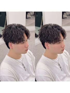 ブライト(BRIGHT) センターパートツイストスパイラルパーマ