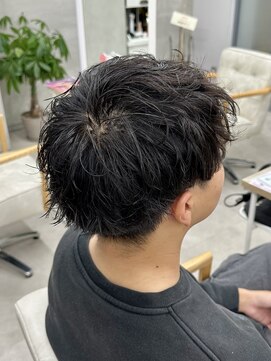 レヴィア(REVIA) メンズカットスパイラルパーマ眉カット刈り上げ