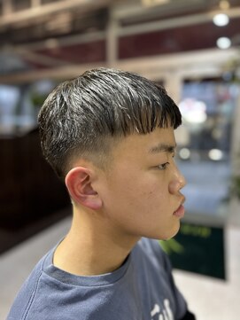 ヴェニヴィディヴィッチ(VENI VIDI VICI) クロップスタイル