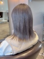 ケリーアン 太田(kelly.un)&nbsp;シルバーカラー / 切りっぱなしロブ / ぱっつん / 群馬太田