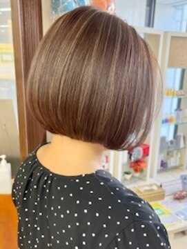 クオリス 上板橋店(QUALIS) 20代30代大人可愛い前下がりストレート大人ボブハイライト