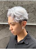 メンズホワイトカラー×かけあげアップバングフェザーショート