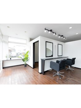 細かなカウンセリングと似合わせスタイルで、あなたに合ったご提案を。マンツーマン施術で理想を叶えます◎