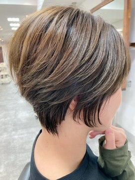 フリーズ 伊丹店(Freez) 大人かわいいカット白髪ぼかし