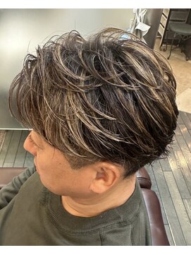 銀座マツナガ 浅草店 金ハイライトカラー大人かっこいい刈り上げツーブロックショート