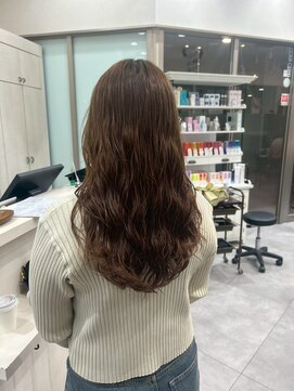 ヘアーワークス ボナ(HAIR WORKS bona.) 柔らか質感で魅せる、品のあるロングウェーブ/ゆるパーマ