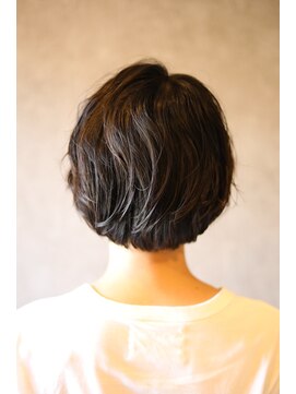 イー(iii) ナチュラルウェーブパーマ