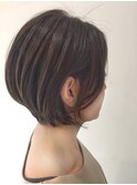 横顔美人×耳かけショートボブ×モノトーンアッシュ