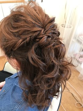 ヘアーアンドビューティー ルーツ(hair&beauty #roots) ウェーブハーフアップスタイル