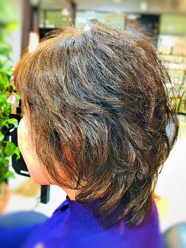 キャン 温品店(CAN) 【CAN】大人女子にオススメ！ゆるふわショート×カーキグレイ