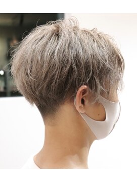 ウィスカーヘアー(whisker hair) アッシュグレージュ