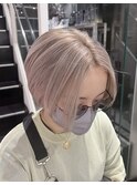 ショートボブ　× パールホワイト