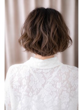 カバーヘア ブリス 上尾西口店(COVER HAIR bliss) モノトーングレージュ波巻きくせ毛風大人ボブZ上尾20代30代40代