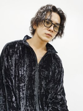 マイロ(mailo) ツイストスパイラル+センターパート+刈上げなし