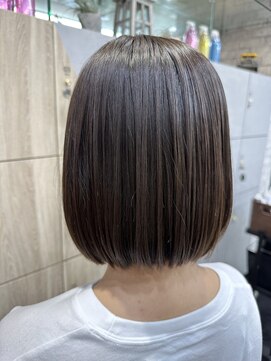 アース オーセンティック 岡山表町店(EARTH Authentic) 切りっぱなしボブ