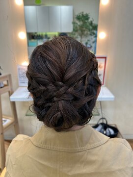 ビワテイ(Biwatei) アップスタイル・ダウンスタイル・編み込み・まとめ髪