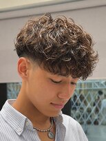 メンズフィール 南森町(MENS FEEL)&nbsp;MEN’S HAIR/サーフカール/刈り上げセンターパート/南森町
