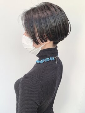 ステア ケース(stair case) 黒髪刈り上げハンサムショートセンターパート