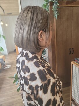 ノニ(no.2) 前下がりボブ