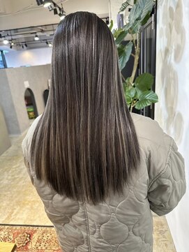 メリー オオサカ(Merly Osaka) 派手すぎず馴染んでるハイライト！_ash brown_