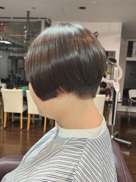 榮(Salon de 榮) 刈り上げボブ