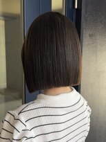 ラフ 新宿(Laff) 切りっぱなしボブ 前下がりボブ アッシュカラー 縮毛矯正