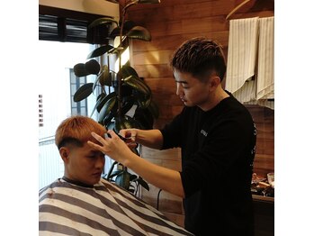 DAD　BARBERSHOP【ダッド　バーバーショップ】