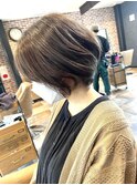 頭と首をキレイに魅せる、丸み前下がりショート♪30代40代50代