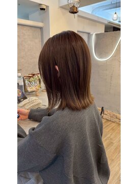 ヴィサージュバスク(VISAGE ba.s.k) シンプルなのに垢抜ける艶髪ストレートボブ