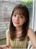大人かわいいミディアムレイヤー艶髪ブラウンカラー小顔レイヤー