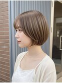 大人可愛いベージュ顔周り小顔ショート