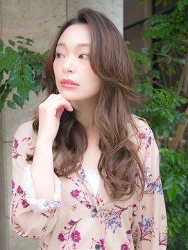 ルティア(Lutia) 大人クール　似合わせカット　コテ巻き風パーマ