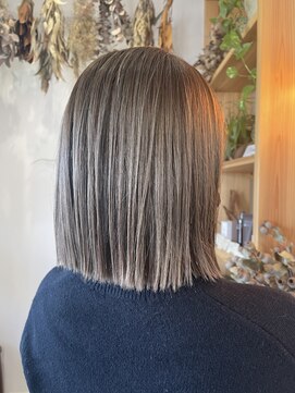 イング(ing) Bob×beige