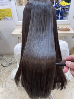ユニティ 戸塚店の写真/ダメージを抑え、しっとり艶やかなストレートヘアーに。施術時のにおいも軽減♪【戸塚/髪質改善】