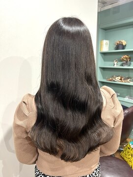 ウィーク 梅田(UiiC) 20代30代40代大人ガーリー/透明感ブラウン　uiic umeda 中沢恵理