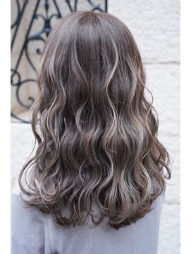 ティンク 横須賀中央(Tink) ほんのりシルバーラベージュ◎