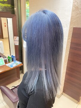 ファーレンピュアスウィート(fahren-pure-suite) 濃いめな水色/ブリーチ/ダブルカラー/ハイトーン/20代