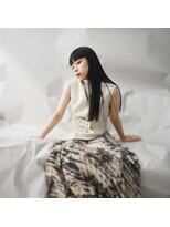 シータ(CITA)&nbsp;ロング×ぱっつん個性派モード