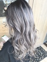 トリニティ(trinity)&nbsp;王道グレー系ブリーチカラー・バレイヤージュ【豊見城・糸満】